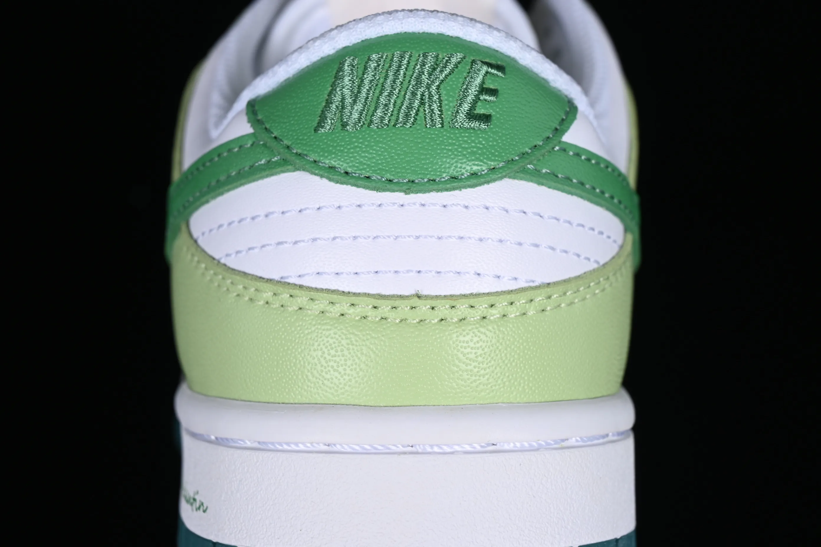 All categories Nk SB Dunk series Nk SB Dunk Low low-top sneakers Nk SB Dunk Low white green SB low-top sports and leisure sneakers FD9911-101